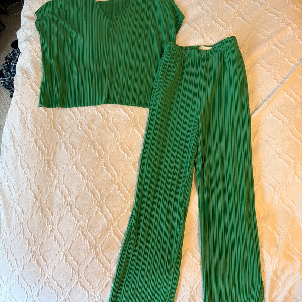 Oak and Fort Green Pleated Wide-Leg Pants - Women's Jumpsuit Set